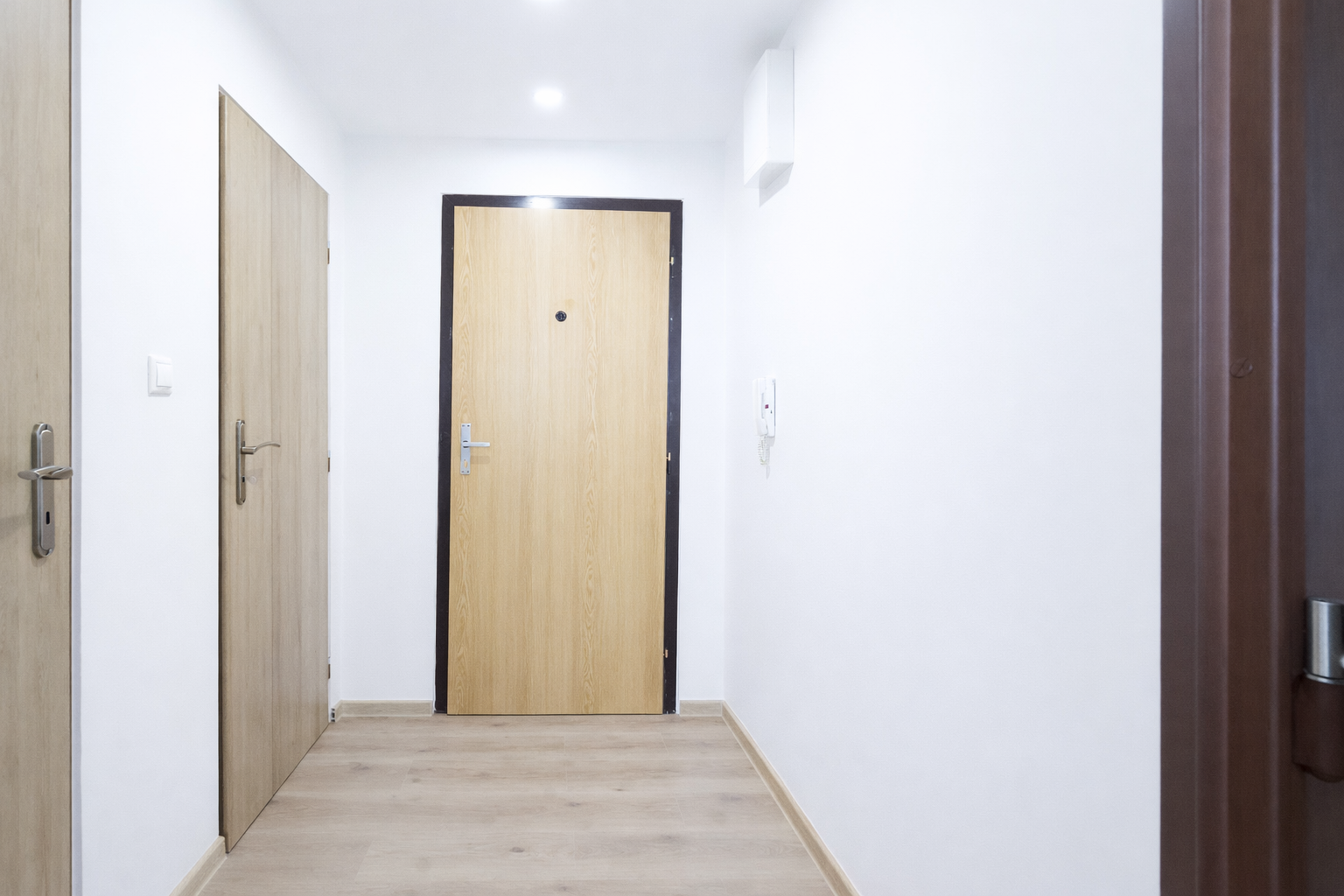 Na Predaj 1-izbový byt s balkónom na Mochovskej ulici v Leviciach