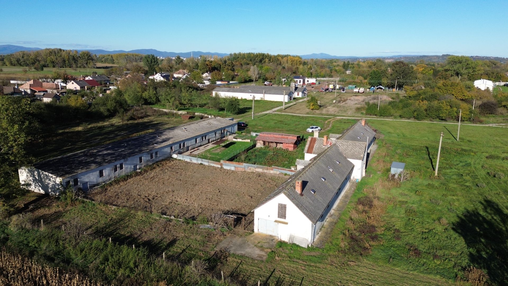 Poľnohospodársky objekt v obci Turá